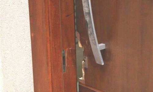 Morador encontra casa arrombada e objetos furtados ao retornar