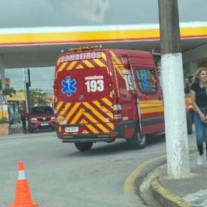 Condutor fica ferido ao sofrer queda de motocicleta em Tijucas 