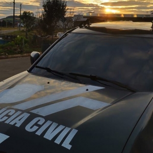 Duas pessoas são presas suspeitas de integrar grupo que furtava cargas