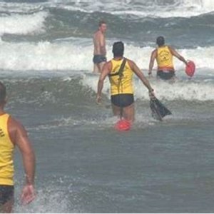 URGENTE: Adolescente é arrastado e desaparece no mar de Itapema