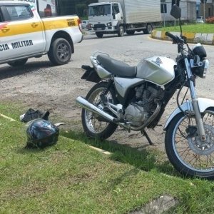 Motociclista fica gravemente ferido ao cair de moto na SC-108