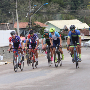 Competição de Ciclismo reúne elite ciclística em Itapema