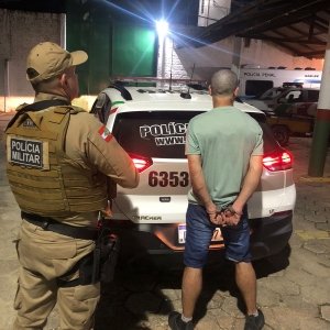Em atitude suspeita homem é abordado e PM descobre mandado por furto