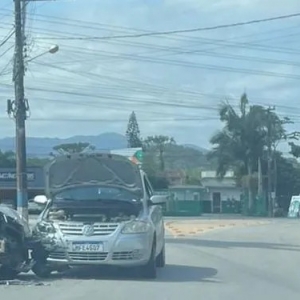 Acidente de trânsito entre dois carros é registrado na SC-410