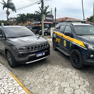 Veículo roubado é recuperado após fiscalização na BR-101