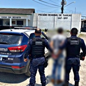 Foragido da Justiça por furto e roubo é preso em movimentada avenida