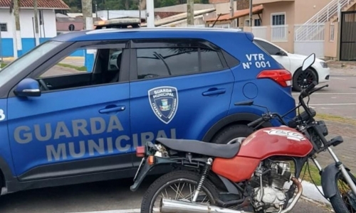 Motocicleta roubada é recuperada em ação próxima ao cemitério municipal