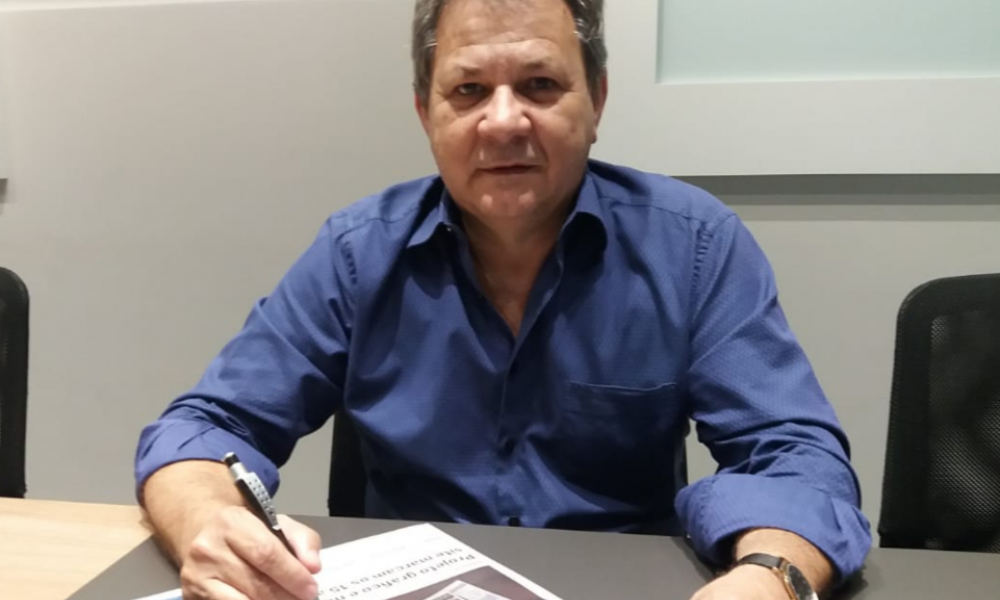 EXCLUSIVO: Prefeito recolhe objetos em gabinete e diz ‘que não volta mais’