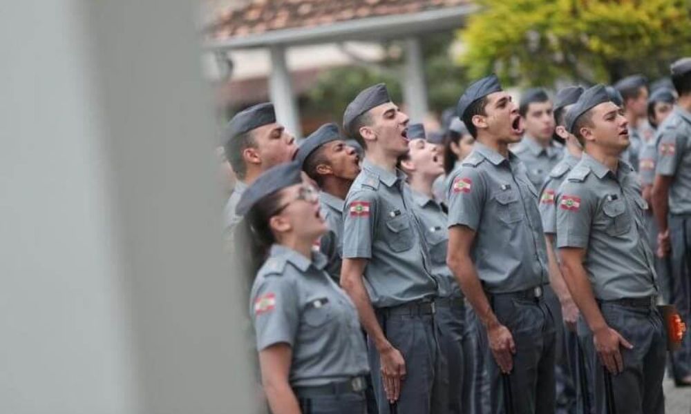 Estado terá sua versão das escolas cívico-militar; Governo deve publicar decreto