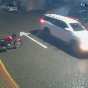 Ao acordar, proprietário é surpreendido com furto de caminhonete 