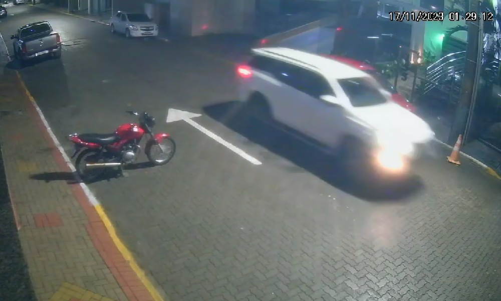 Ao acordar, proprietário é surpreendido com furto de caminhonete 