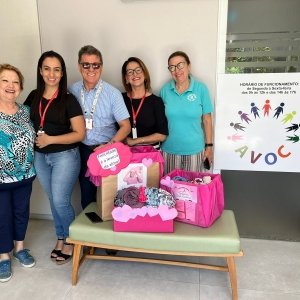 Ação solidária: Tijucas entrega doação de lenços ao Cepon