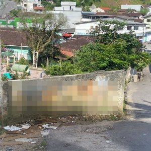 Dois homens e um adolescente são detidos por tráfico de drogas durante operação