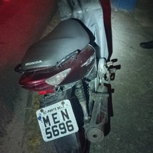 Mulher usa placa de moto furtada após cachorro danificar a sua 