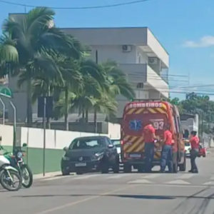 Criança de 11 anos é atingida por pedra durante brincadeira na escola