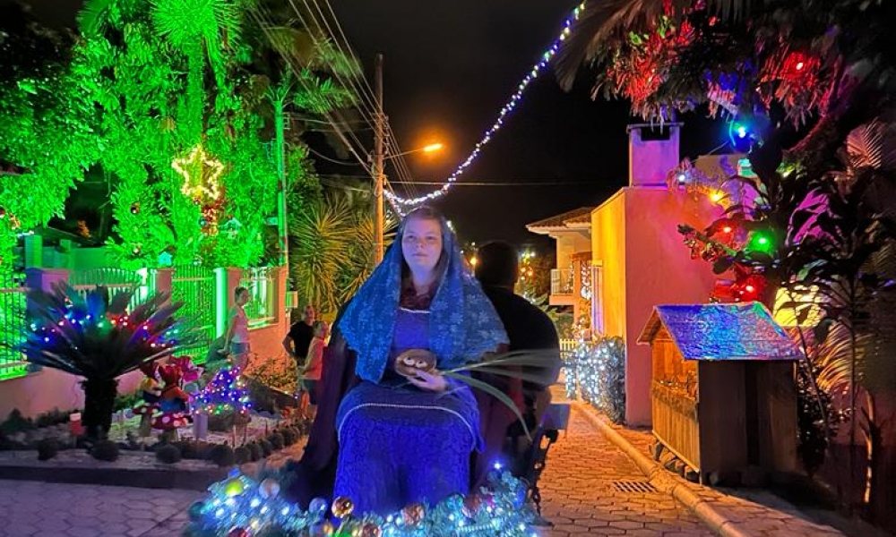 Tradição de Santa Luzia é mantida em Nova Trento com distribuição de bolachas coloridas