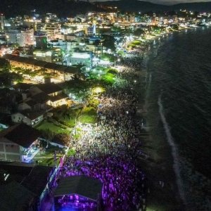 Réveillon 2024: Bombinhas terá festa em quatro praias com shows e DJs