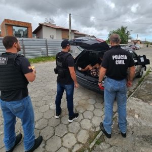 Irmãos são presos após desarticulação de quadrilha de tráfico em município