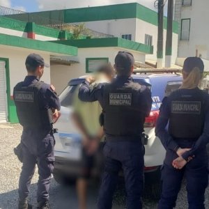 Em situação de rua, homem que importunava pessoas na rua é preso com mandado ativo