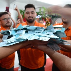 Moradora de Bombinhas ganha viagem em promoção de loja de carro