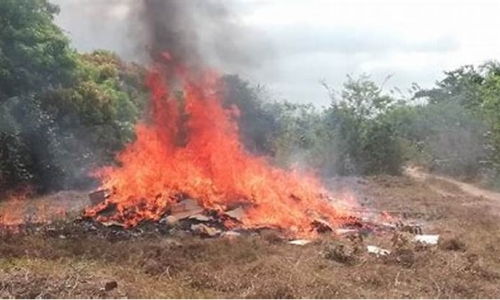 Conflito entre vizinhos no centro de Tijucas termina em ameaça devido a fogo em terreno