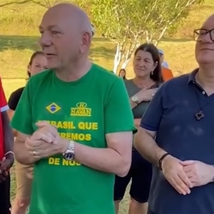 VÍDEO: Luciano Hang visita Comunidade Bethânia entrega presentes e voos de helicóptero