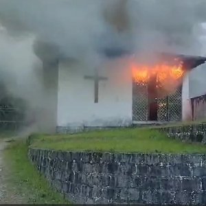 Incêndio atinge capela mortuária de igreja tombada pelo patrimônio histórico