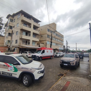Em surto homem ameaça policiais com faca; Ocorrência durou quatro horas