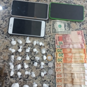 Abordados com drogas revelam à polícia que testavam carro antes da compra 