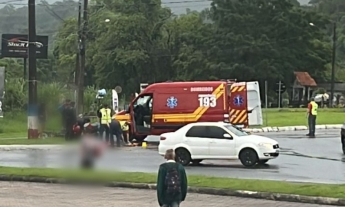 Acidente entre carro e moto na SC-410 deixa mulher ferida