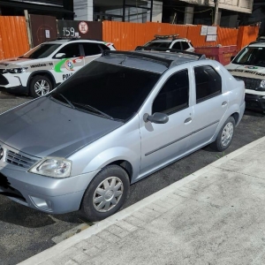 Motorista para menina na rua e ao 'pedir' informações se masturba na frente dela