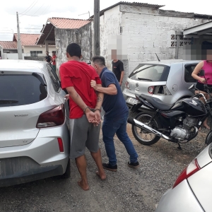 Suspeito de vários roubos em Tijucas com uso de faca é preso