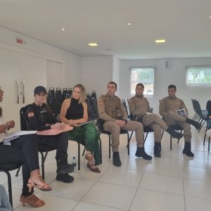Autoridades promovem reunião para intensificar combate à violência contra mulheres