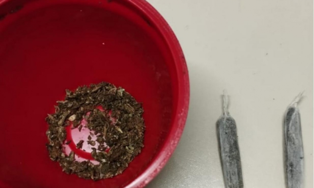 Aluno é levado à delegacia por posse de drogas dentro de instituição de ensino 