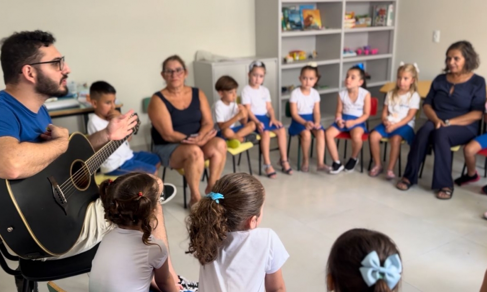 VÍDEO: Início do ano letivo em escolas de Tijucas; pais revelam aperto no coração