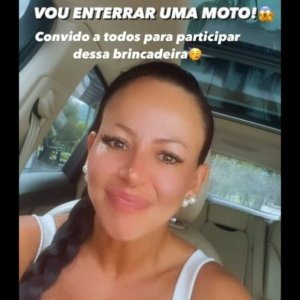 Influencer promete enterrar moto em Brusque após polêmica com jogar dinheiro