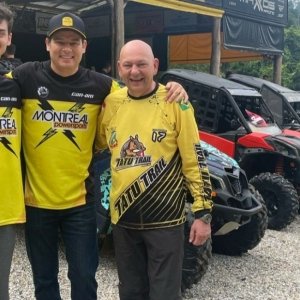 AVENTURA: Luciano Hang e Celso Portiolli exploram trilhas em Brusque 