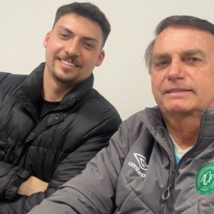 Filho de Bolsonaro se filia ao PL e planeja concorrer a vereador em Balneário Camboriú
