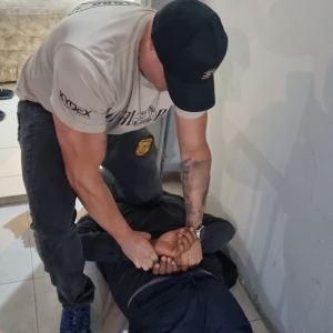 Suspeito de estuprar jovens de 20 e 22 anos em trilha é preso em hotel de Tijucas