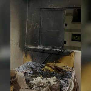 Celular explode em cima da cama enquanto mulher dormia