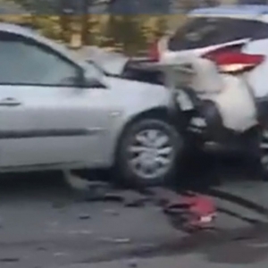 Engavetamento interdita faixa esquerda da BR-101 em Itapema; fila de 5 quilômetros se forma