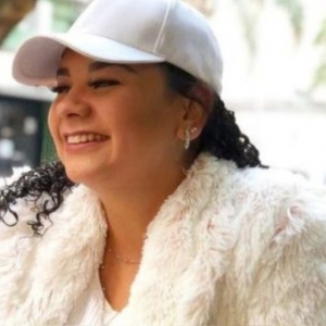 ‘Hoje o céu recebe uma estrela’: Amigos e familiares se despedem de Carina Carneiro