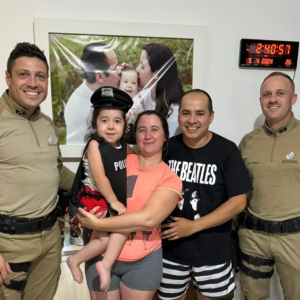 Polícia Militar realiza sonho de Laurinha; Encontro foi registrado pela família