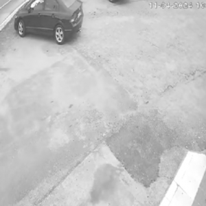 Criminosos invadem loja, anunciam assalto e levam celular