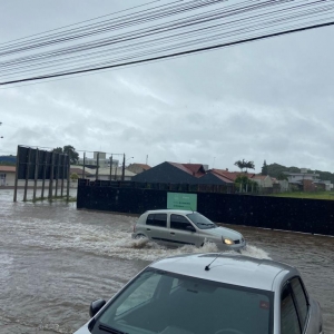 Defesa Civil emite alerta para chuvas e ventos fortes na região