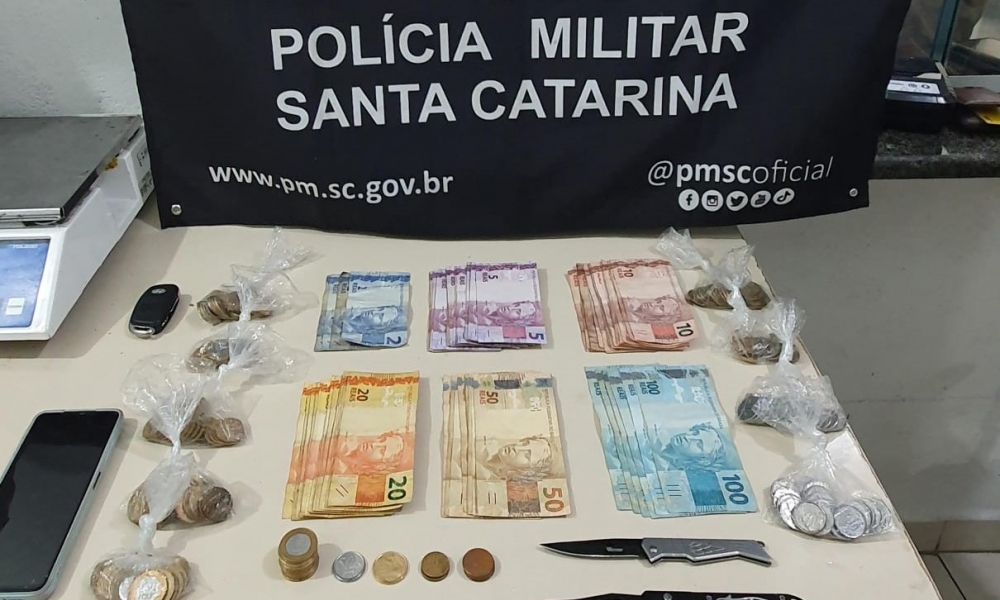 Fuga perigosa na BR-101 e prisão; Homens são detidos com dinheiro roubado