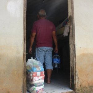 São João Batista distribui cestas básicas, kits de higiene e água potável após alagamentos