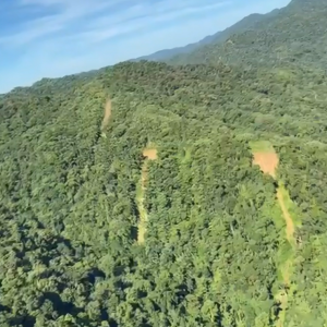 Helicóptero da PM auxilia Defesa Civil de SJB em sobrevoo para avaliar áreas afetadas pelas chuvas
