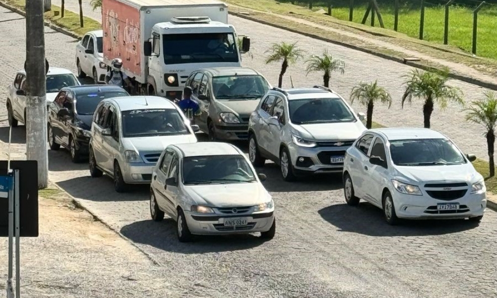 Motoristas continuam a reclamar do trânsito mesmo após ajustes nos semáforos em Tijucas