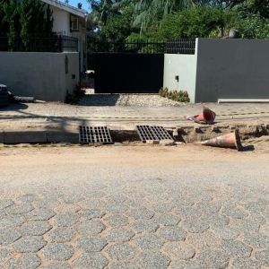 Obra da prefeitura gera transtornos para moradora: ‘Fiquei três dias sem acesso à minha casa’
